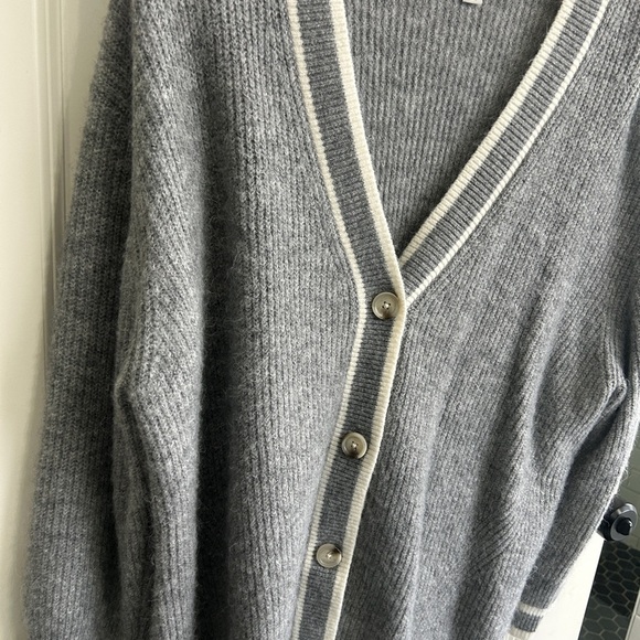 a new day size L grey preppy cardigan. Oversized. Super soft. Warm. Preppy. - Picture 8 of 8